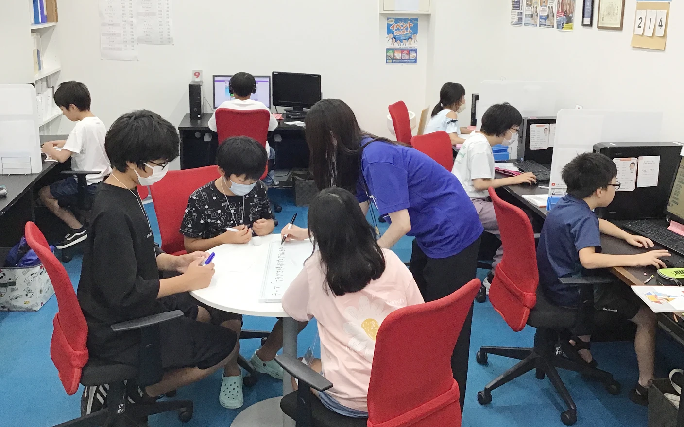 子どもたちのプログラミング授業風景